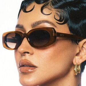 DEZI Booked in Amber / Honey Faded